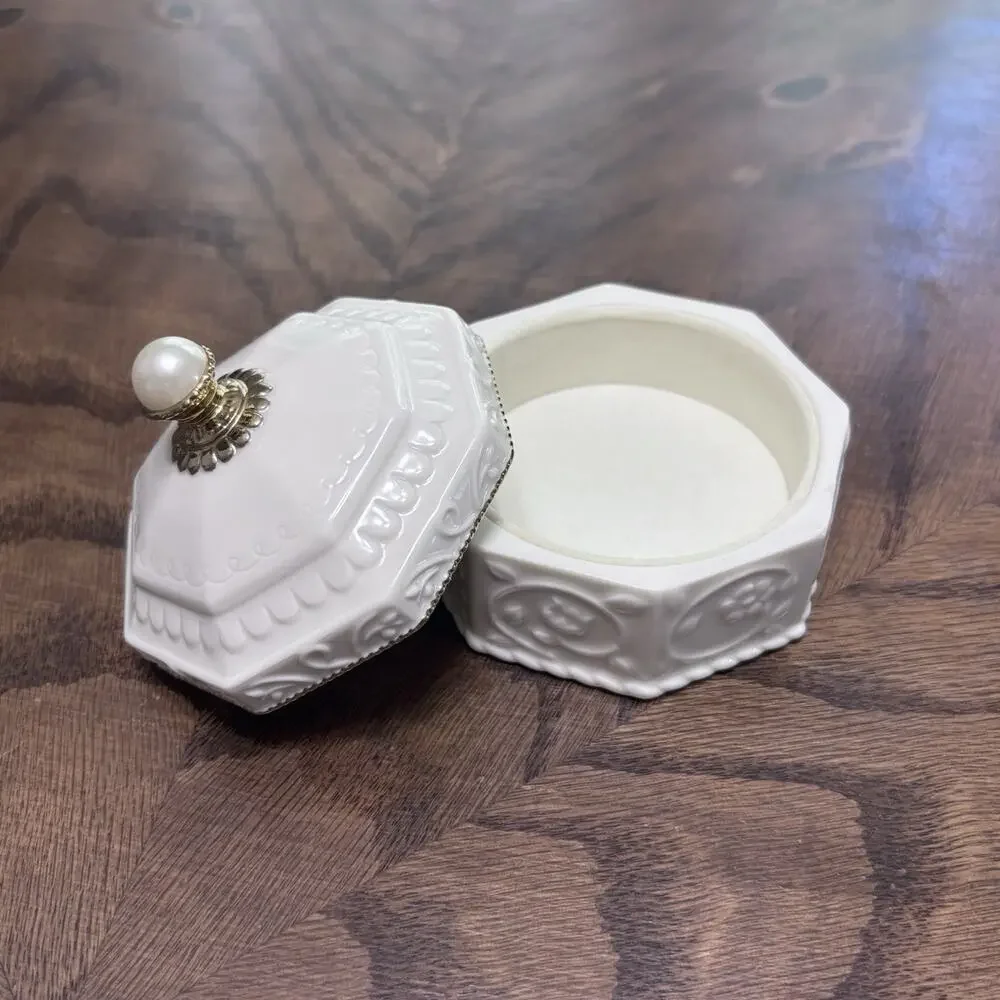 Lenox Porcelain Jewelry Box w/ 24K Gold Trim & Pearl Top Lid – No Box